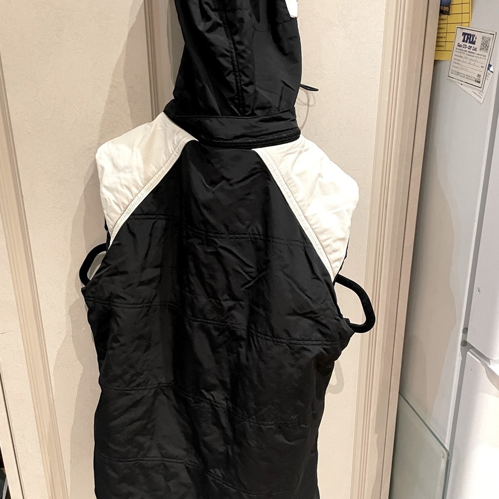 ⬇️ $21.00 ⬇️ Alpinetek large black and white vest